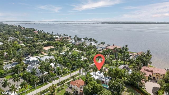 1215 Caloosa DR, Fort Myers, FL 33901