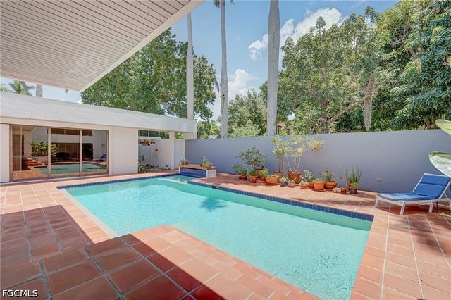 1215 Caloosa DR, Fort Myers, FL 33901