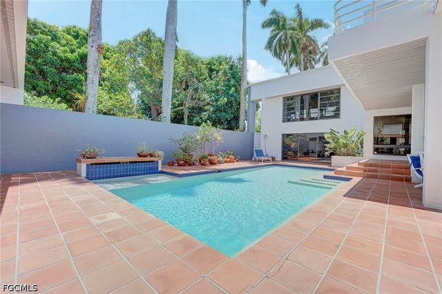 1215 Caloosa DR, Fort Myers, FL 33901