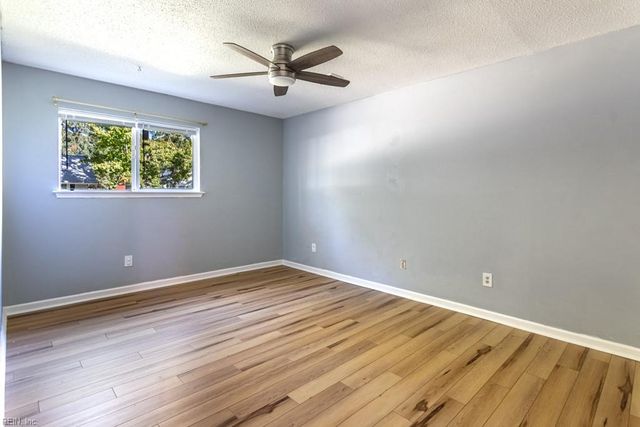 13025 Green Grove LN, Newport News, VA 23608