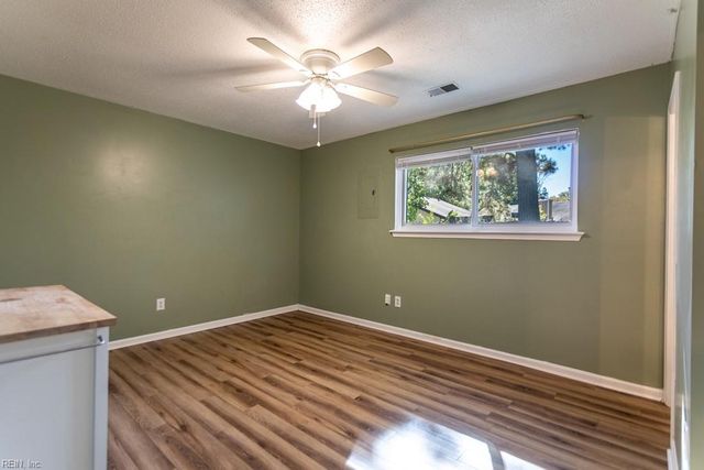 13025 Green Grove LN, Newport News, VA 23608