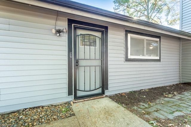 13025 Green Grove LN, Newport News, VA 23608