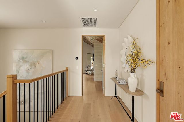 5034 Varna Avenue, Los Angeles, CA 91423