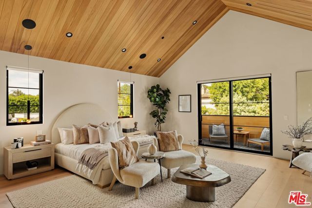 5034 Varna Avenue, Los Angeles, CA 91423