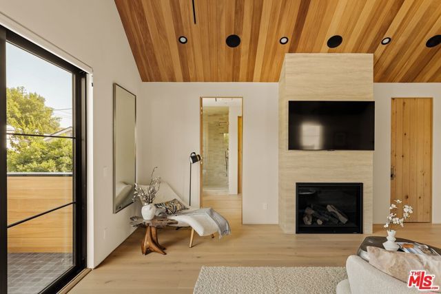 5034 Varna Avenue, Los Angeles, CA 91423