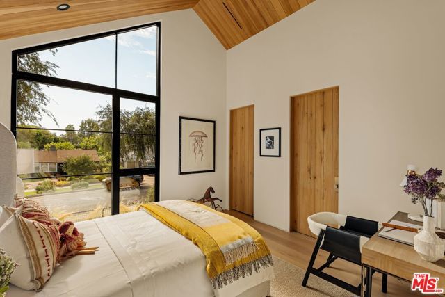 5034 Varna Avenue, Los Angeles, CA 91423