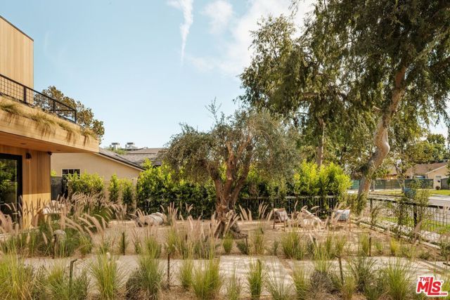 5034 Varna Avenue, Los Angeles, CA 91423