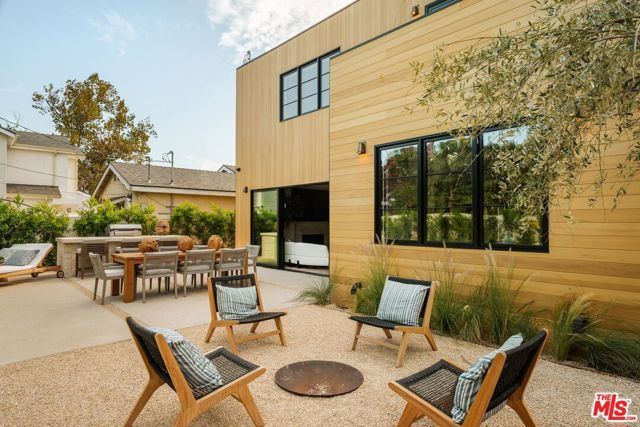 5034 Varna Avenue, Los Angeles, CA 91423