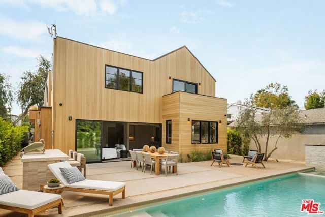 5034 Varna Avenue, Los Angeles, CA 91423