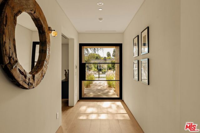 5034 Varna Avenue, Los Angeles, CA 91423