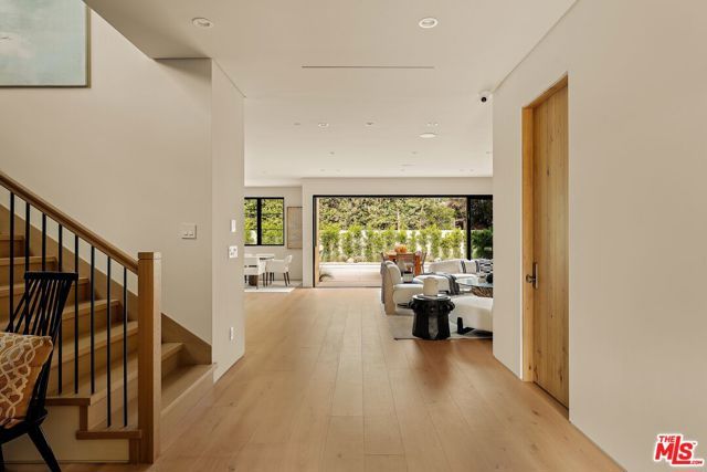 5034 Varna Avenue, Los Angeles, CA 91423