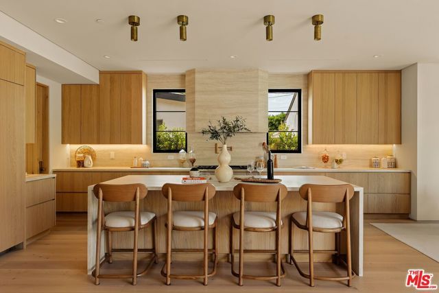 5034 Varna Avenue, Los Angeles, CA 91423