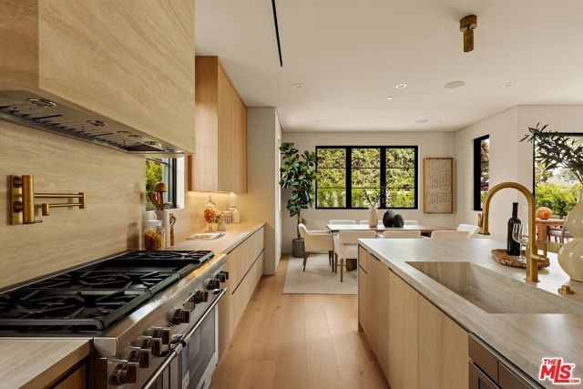 5034 Varna Avenue, Los Angeles, CA 91423