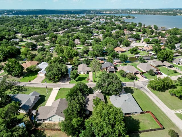 4016 Cherokee Court, Granbury, TX 76048