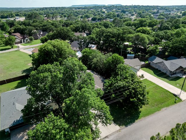 4016 Cherokee Court, Granbury, TX 76048