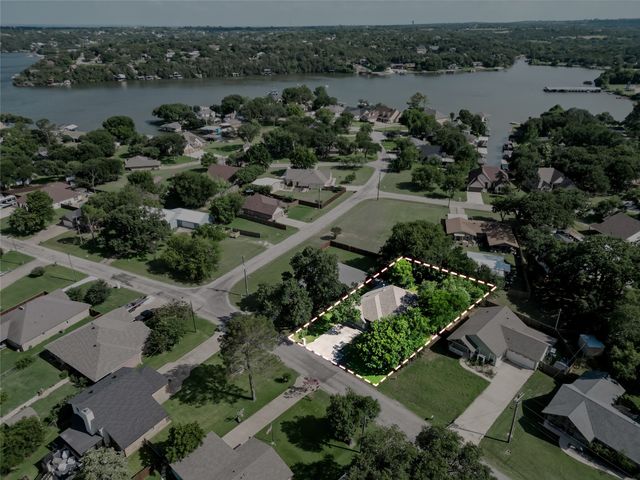 4016 Cherokee Court, Granbury, TX 76048