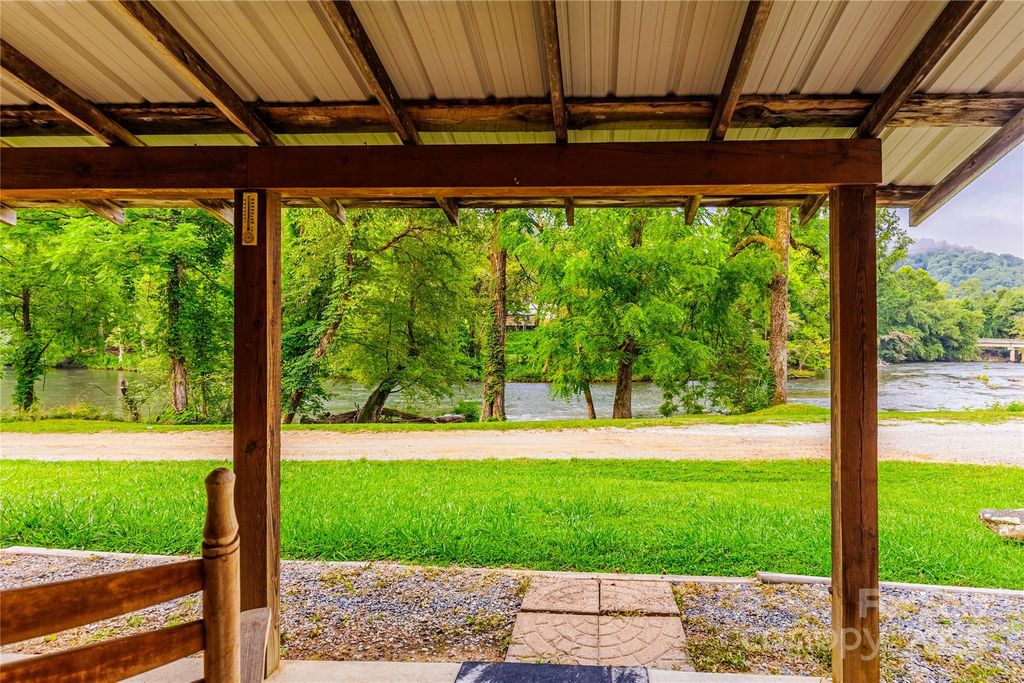 41 Dam Road, Bryson City, NC 28713