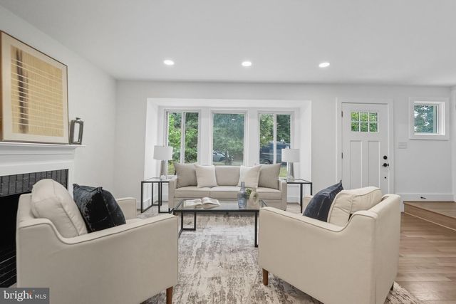 492 N LATHAM ST, Alexandria, VA 22304