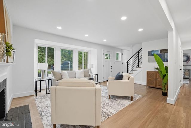 492 N LATHAM ST, Alexandria, VA 22304