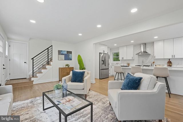492 N LATHAM ST, Alexandria, VA 22304
