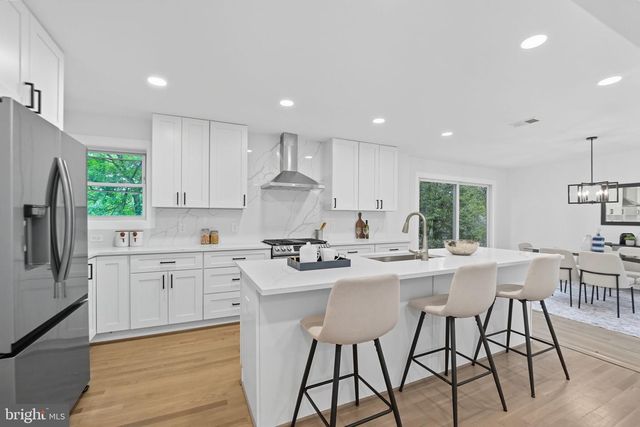 492 N LATHAM ST, Alexandria, VA 22304