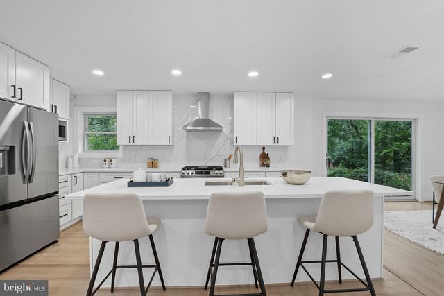 492 N LATHAM ST, Alexandria, VA 22304
