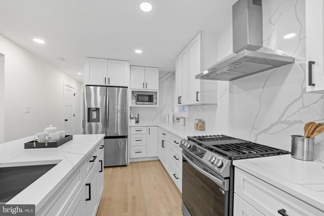 492 N LATHAM ST, Alexandria, VA 22304
