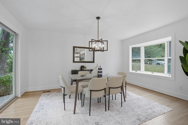 492 N LATHAM ST, Alexandria, VA 22304