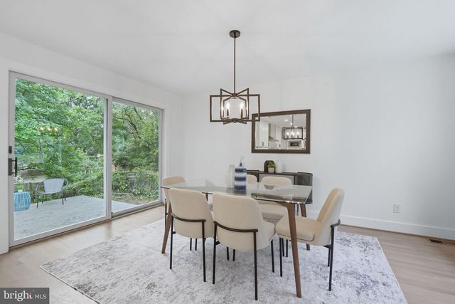 492 N LATHAM ST, Alexandria, VA 22304