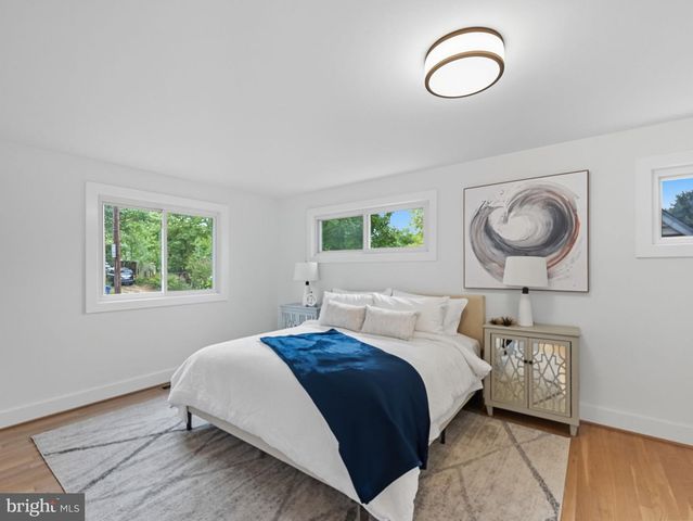 492 N LATHAM ST, Alexandria, VA 22304