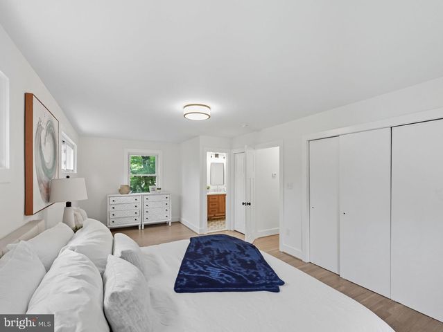 492 N LATHAM ST, Alexandria, VA 22304