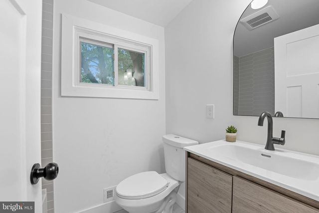 492 N LATHAM ST, Alexandria, VA 22304