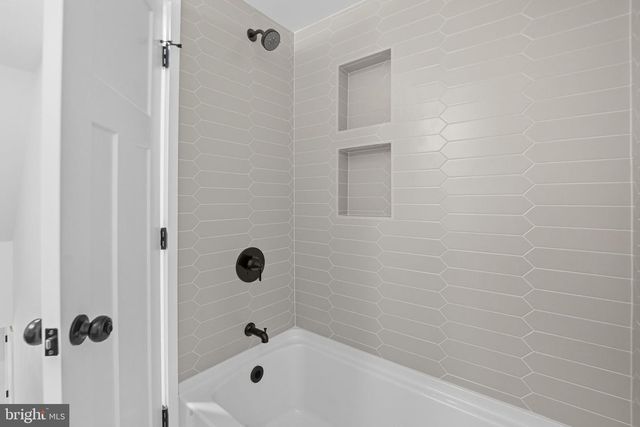 492 N LATHAM ST, Alexandria, VA 22304
