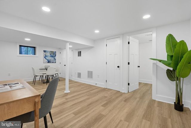 492 N LATHAM ST, Alexandria, VA 22304