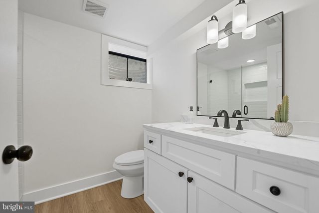 492 N LATHAM ST, Alexandria, VA 22304