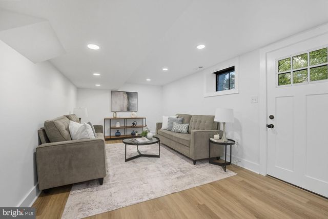 492 N LATHAM ST, Alexandria, VA 22304