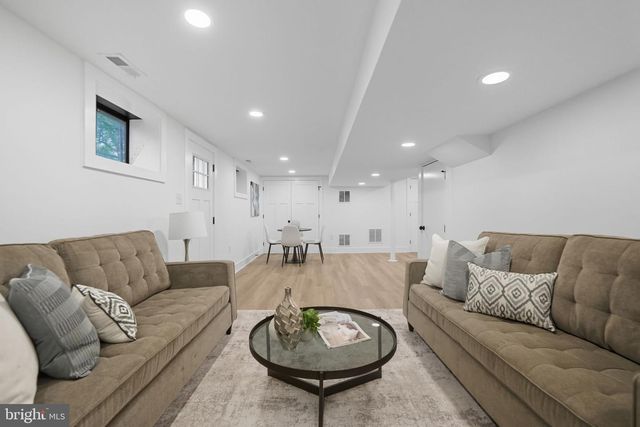 492 N LATHAM ST, Alexandria, VA 22304