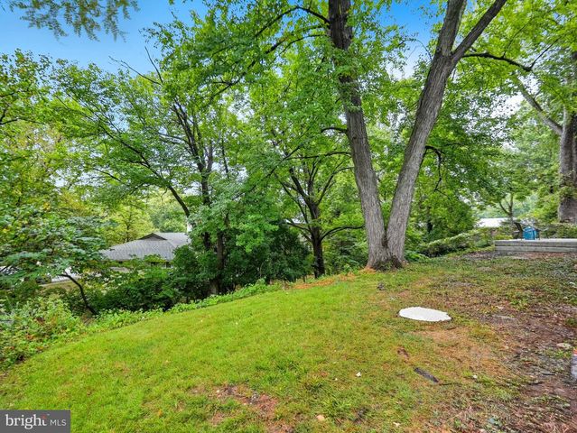 492 N LATHAM ST, Alexandria, VA 22304