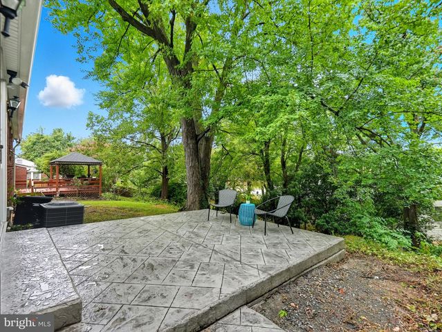 492 N LATHAM ST, Alexandria, VA 22304