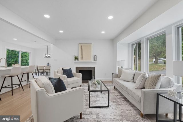 492 N LATHAM ST, Alexandria, VA 22304