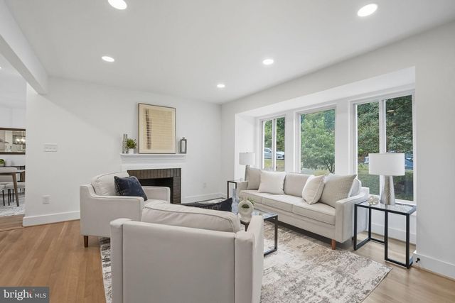 492 N LATHAM ST, Alexandria, VA 22304