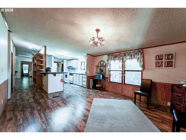 8434 Se HERITAGE Ct, Clackamas, OR 97015