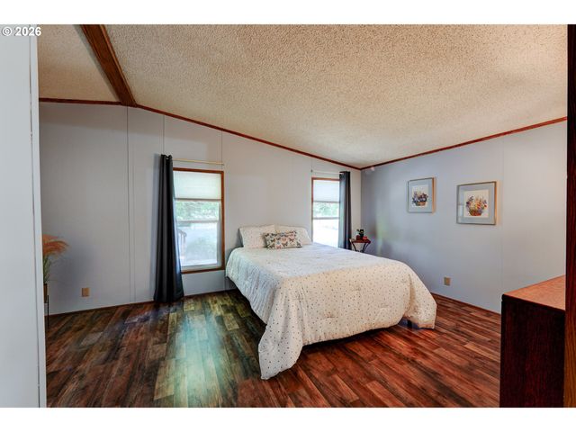 8434 Se HERITAGE Ct, Clackamas, OR 97015