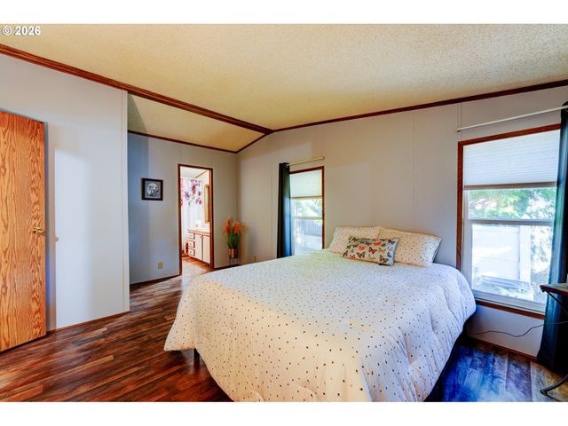 8434 Se HERITAGE Ct, Clackamas, OR 97015