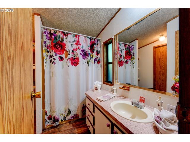 8434 Se HERITAGE Ct, Clackamas, OR 97015