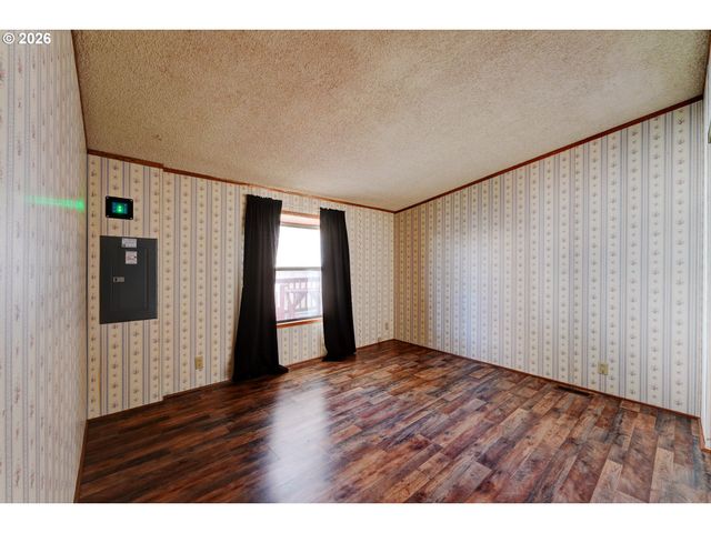 8434 Se HERITAGE Ct, Clackamas, OR 97015