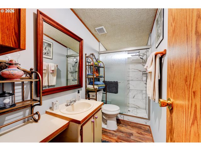 8434 Se HERITAGE Ct, Clackamas, OR 97015