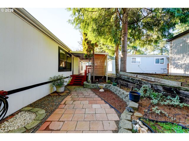 8434 Se HERITAGE Ct, Clackamas, OR 97015