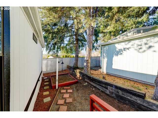 8434 Se HERITAGE Ct, Clackamas, OR 97015