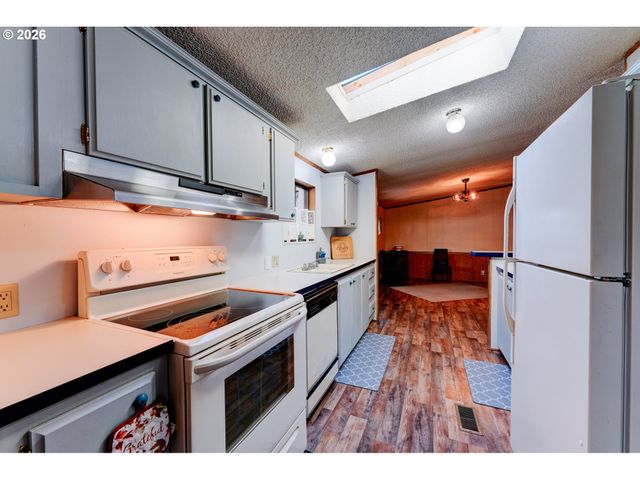 8434 Se HERITAGE Ct, Clackamas, OR 97015